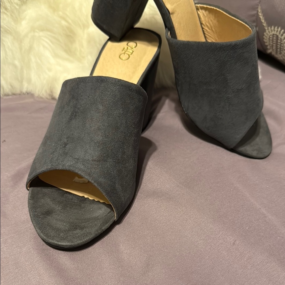 Chic Gray Open-Toe Mules